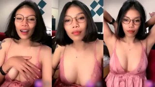 Carol Show Toket Nya Buka Baju
