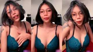 Dee Live Goyang Hot Menggoda