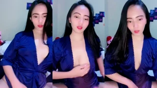 Kirana si Cantik Elus-elus Memek Belahan Sexy