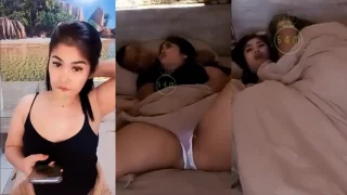 Mbak Nicky Jilbab Pose Ngangkang