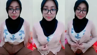 Melani Ukhty Melet Desah Tipis-tipis