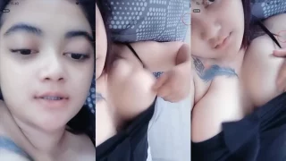 Nayla Rebahan Sambil Pamerin Uting Nenen Papaya