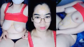 VCS Sama Mbak Mutia Pamerin Lekuk Tubuhnya