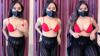 Lidya Danira Seksi Menggoda Beha Merah