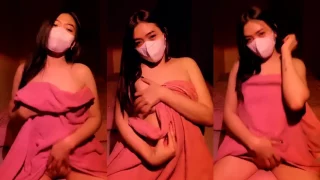 Selena Cantik Handuk Pink Joget Tanpa Busana